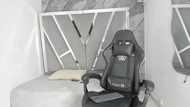 Mia petite01 online show from March 13, 2026, 8:48 pm