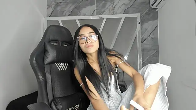 Snapshot of Mia_petite01 chatting on May 21, 2026, 9:11 pm Mia petite01 online show from May 21, 2026, 9:11 pm