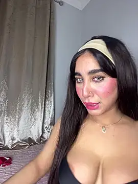 Snapshot of Meryem_Queen chatting on April 2, 2026, 2:42 am Meryem Queen online show from April 2, 2026, 2:42 am
