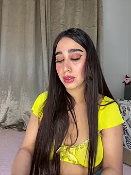 Snapshot of Meryem_Queen chatting on April 14, 2026, 10:27 pm Meryem Queen online show from April 14, 2026, 10:27 pm