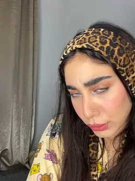 Snapshot of Meryem_Queen chatting on April 22, 2026, 10:22 pm Meryem Queen online show from April 22, 2026, 10:22 pm
