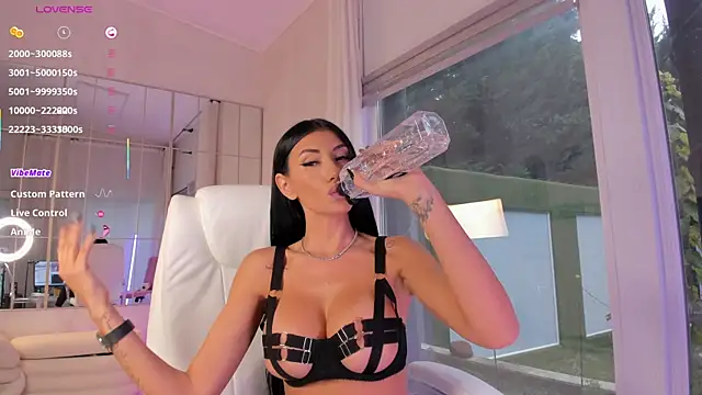 missdiamond  online show from December 14, 2025, 8:20 am