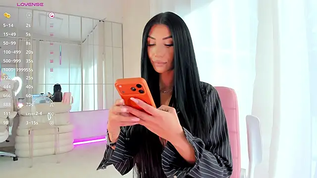 missdiamond  online show from January 18, 2026, 8:18 am