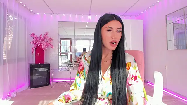 missdiamond  online show from May 24, 2026, 5:23 am