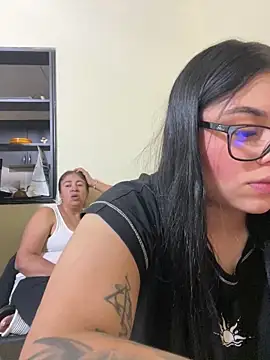 alissonfernandez  online show from September 10, 2025, 10:43 pm