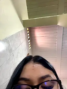 alissonfernandez  online show from September 17, 2025, 2:52 pm