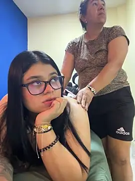 alissonfernandez  online show from October 11, 2025, 3:43 pm