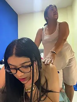 alissonfernandez  online show from October 12, 2025, 5:34 pm