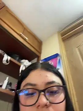 alissonfernandez  online show from March 4, 2026, 12:44 pm