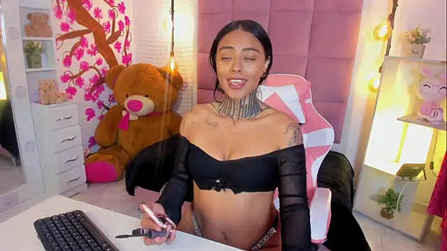 Snapshot of Lovely_celeste chatting on July 24, 2026, 12:58 pm Lovely celeste online show from July 24, 2026, 12:58 pm