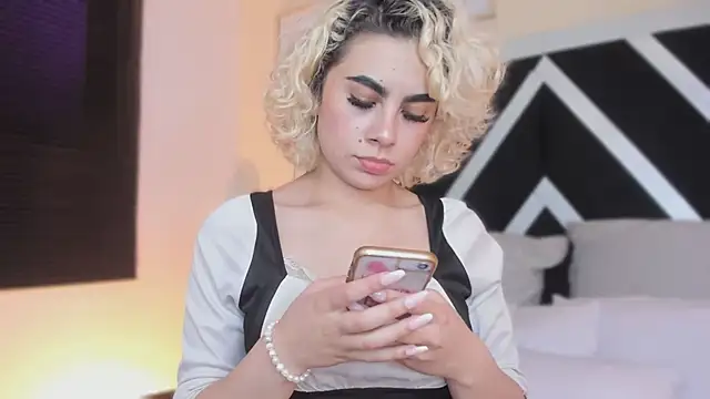 Snapshot of marian_pinzon chatting on November 12, 2025, 1:28 am marian pinzon online show from November 12, 2025, 1:28 am