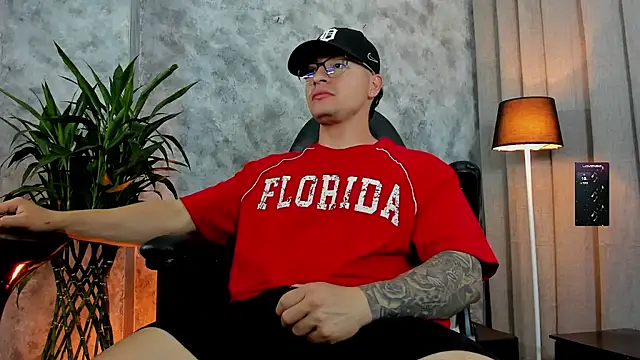 boyc022  online show from September 21, 2025, 11:50 pm