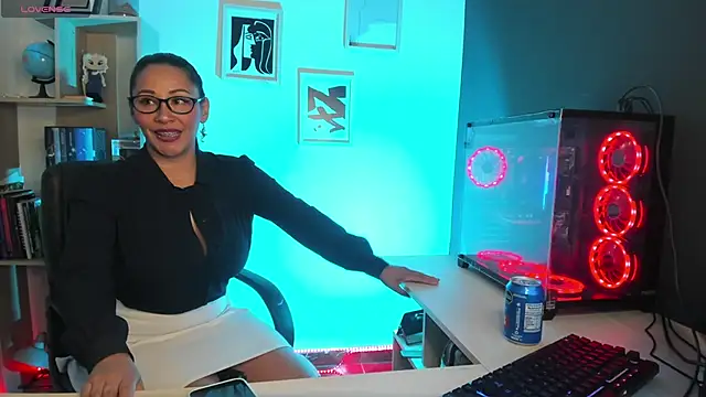 Snapshot of Sue_Wolls chatting on January 14, 2025, 9:30 pm Sue Wolls online show from January 14, 2025, 9:30 pm