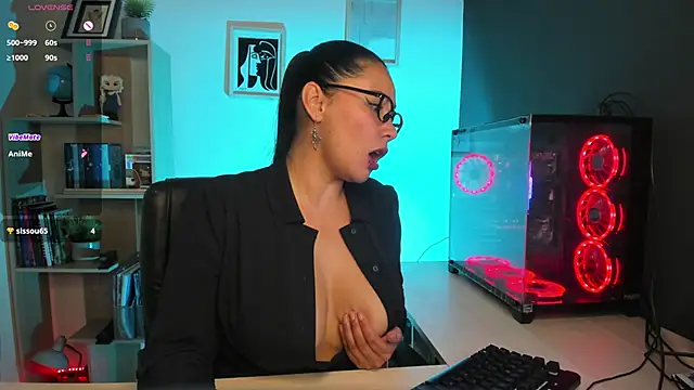 Snapshot of Sue_Wolls chatting on January 15, 2025, 12:41 am Sue Wolls online show from January 15, 2025, 12:41 am