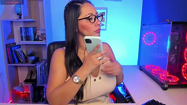 Snapshot of Sue_Wolls chatting on February 12, 2025, 4:00 pm Sue Wolls online show from February 12, 2025, 4:00 pm