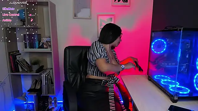 Snapshot of Sue_Wolls chatting on February 13, 2025, 2:09 pm Sue Wolls online show from February 13, 2025, 2:09 pm