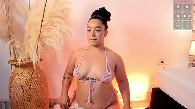 Snapshot of Julieta_333 chatting on November 23, 2025, 1:33 pm Julieta 333 online show from November 23, 2025, 1:33 pm