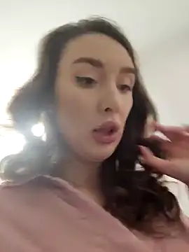 Snapshot of LeylaGracey chatting on February 4, 2025, 5:31 am LeylaGracey online show from February 4, 2025, 5:31 am