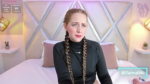 Snapshot of DannaCouper chatting on October 3, 2025, 11:29 am DannaCouper online show from October 3, 2025, 11:29 am