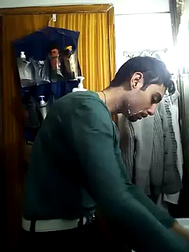 Snapshot of Raze_Elusive chatting on December 10, 2024, 4:27 pm Raze Elusive online show from December 10, 2024, 4:27 pm