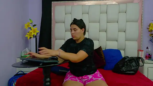 Snapshot of Salome_Moonn chatting on November 27, 2025, 2:02 am Salome Moonn online show from November 27, 2025, 2:02 am