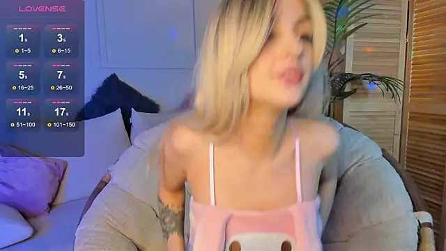 Snapshot of Katty_Lights chatting on December 14, 2024, 6:02 am Katty Lights online show from December 14, 2024, 6:02 am