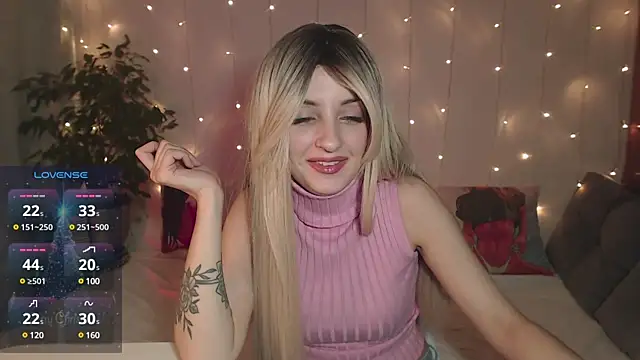 Snapshot of Katty_Lights chatting on December 31, 2024, 11:49 pm Katty Lights online show from December 31, 2024, 11:49 pm