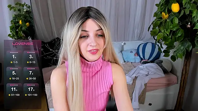 Snapshot of Katty_Lights chatting on January 12, 2025, 9:19 am Katty Lights online show from January 12, 2025, 9:19 am