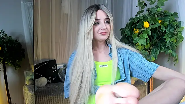 Snapshot of Katty_Lights chatting on January 27, 2025, 5:37 pm Katty Lights online show from January 27, 2025, 5:37 pm