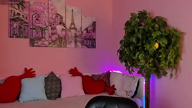 Snapshot of Katty_Lights chatting on October 3, 2025, 11:18 am Katty Lights online show from October 3, 2025, 11:18 am