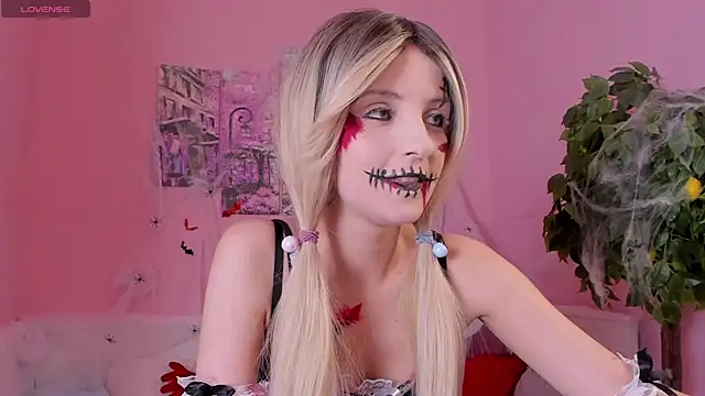 Snapshot of Katty_Lights chatting on October 31, 2025, 11:33 am Katty Lights online show from October 31, 2025, 11:33 am