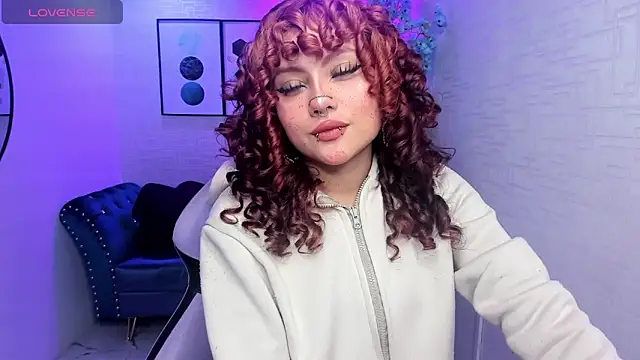 Snapshot of Theia_moon chatting on November 29, 2025, 1:36 pm Theia moon online show from November 29, 2025, 1:36 pm