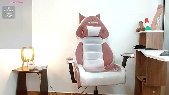 NAOMI WINDSOR online show from February 27, 2025, 7:04 pm