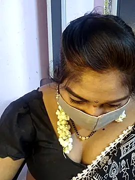 RomeoJuliet345 online show from February 28, 2026, 4:41 pm