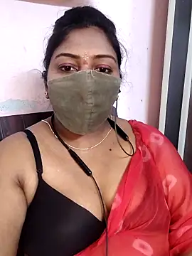 RomeoJuliet345 online show from May 4, 2026, 6:26 pm