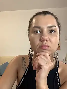 MiraMiss online show from November 1, 2025, 10:50 am