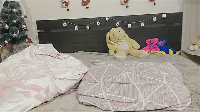 lola  banny online show from December 3, 2024, 3:00 pm