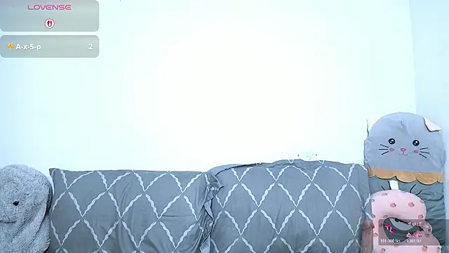 petite paola online show from March 18, 2026, 1:58 pm