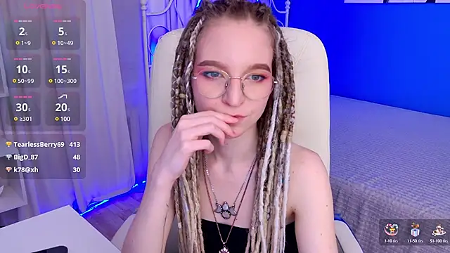 Snapshot of VioletShine chatting on January 22, 2025, 6:10 pm VioletShine online show from January 22, 2025, 6:10 pm