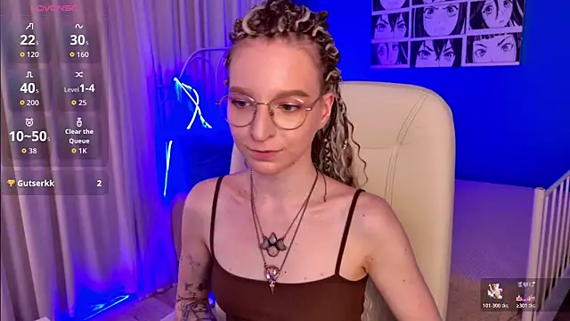 Snapshot of VioletShine chatting on June 12, 2026, 1:21 pm VioletShine online show from June 12, 2026, 1:21 pm