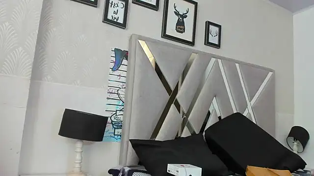 Queenjenn   online show from January 25, 2025, 7:28 pm