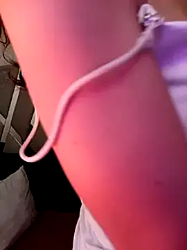 Queenjenn   online show from February 16, 2025, 4:09 am