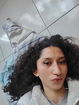 Queenjenn   online show from April 26, 2026, 11:41 am