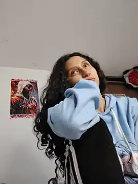 Queenjenn   online show from June 2, 2026, 7:54 am