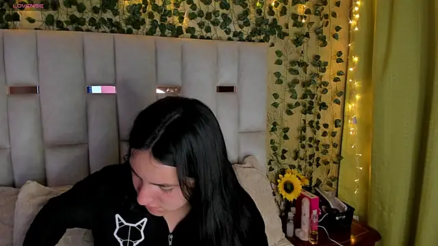 jenifer  power10 online show from March 22, 2025, 1:52 pm