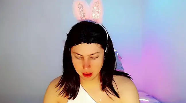 Snapshot of Oxana-Novikov chatting on December 7, 2024, 7:10 pm Oxana-Novikov online show from December 7, 2024, 7:10 pm