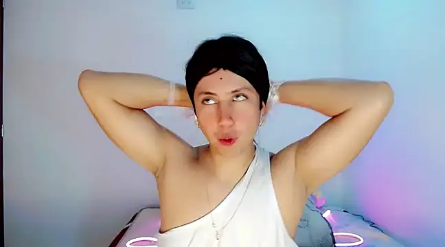 Snapshot of Oxana-Novikov chatting on December 14, 2024, 11:23 pm Oxana-Novikov online show from December 14, 2024, 11:23 pm