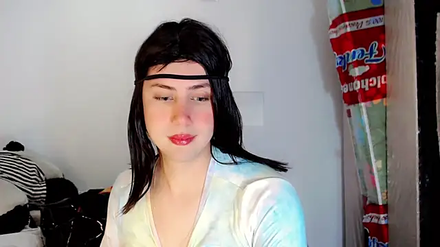 Snapshot of Oxana-Novikov chatting on October 8, 2025, 10:29 pm Oxana-Novikov online show from October 8, 2025, 10:29 pm