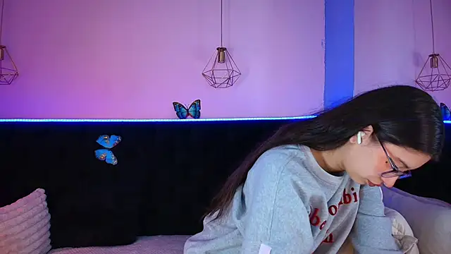 Anastasia Whitee online show from April 8, 2026, 1:22 pm