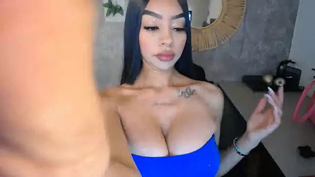 Snapshot of Tiffanny chatting on January 16, 2025, 12:42 pm Tiffanny online show from January 16, 2025, 12:42 pm